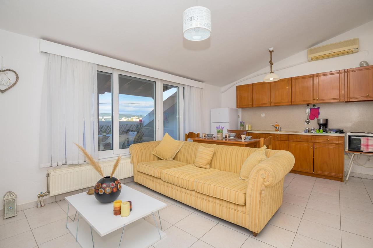 City Melody Apartment With Private Parking อเล็กซานโดรโพลิส ภายนอก รูปภาพ